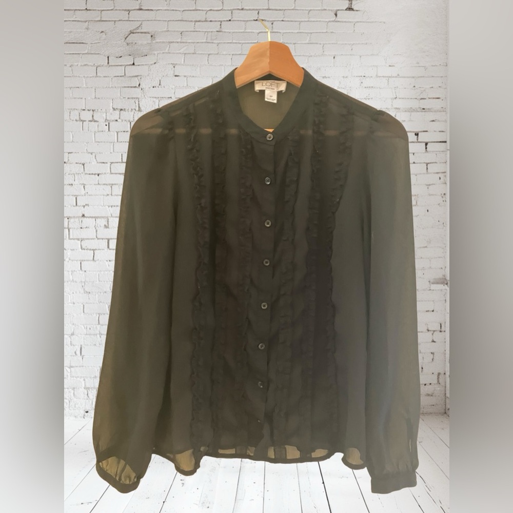 Loft SheeR Black Long Sleeved Ruffle Front Shirt Size 8P Excellent Condition